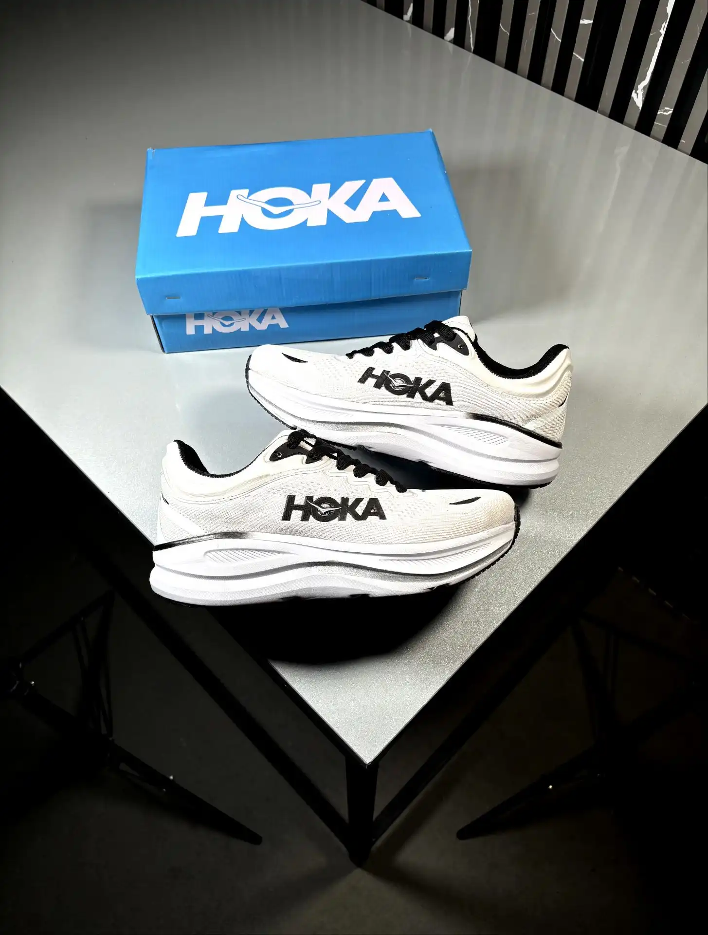 Hoka-Running-Comfort-Shoes-Black-and-White-hoka-heroshoop.webp کتونی راحتی رانینگ هوکا رنگ سفید مشکی / کد 2649 - تصویر 1