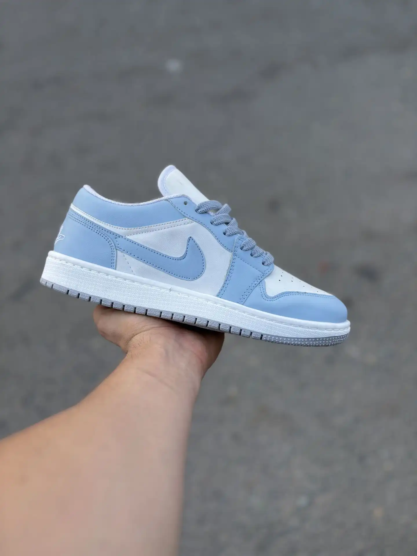 Jordan-One-Blue-White-heroshoop.webp کتونی نایک جردن وان ساق کوتاه / آبی آسمانی / کد 1187 - تصویر 1