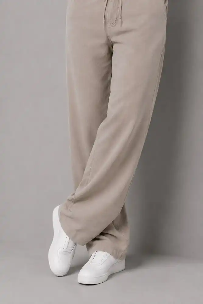 Natural-Lyocell-fabric-half-bag-pants-long-length-108-khaki-color-heroshoop.webp شلوار پارچه ای نیم بگ پارچه لایوسل طبیعی / قد بلند ۱۰۸ / رنگ خاکی ساده - تصویر 1