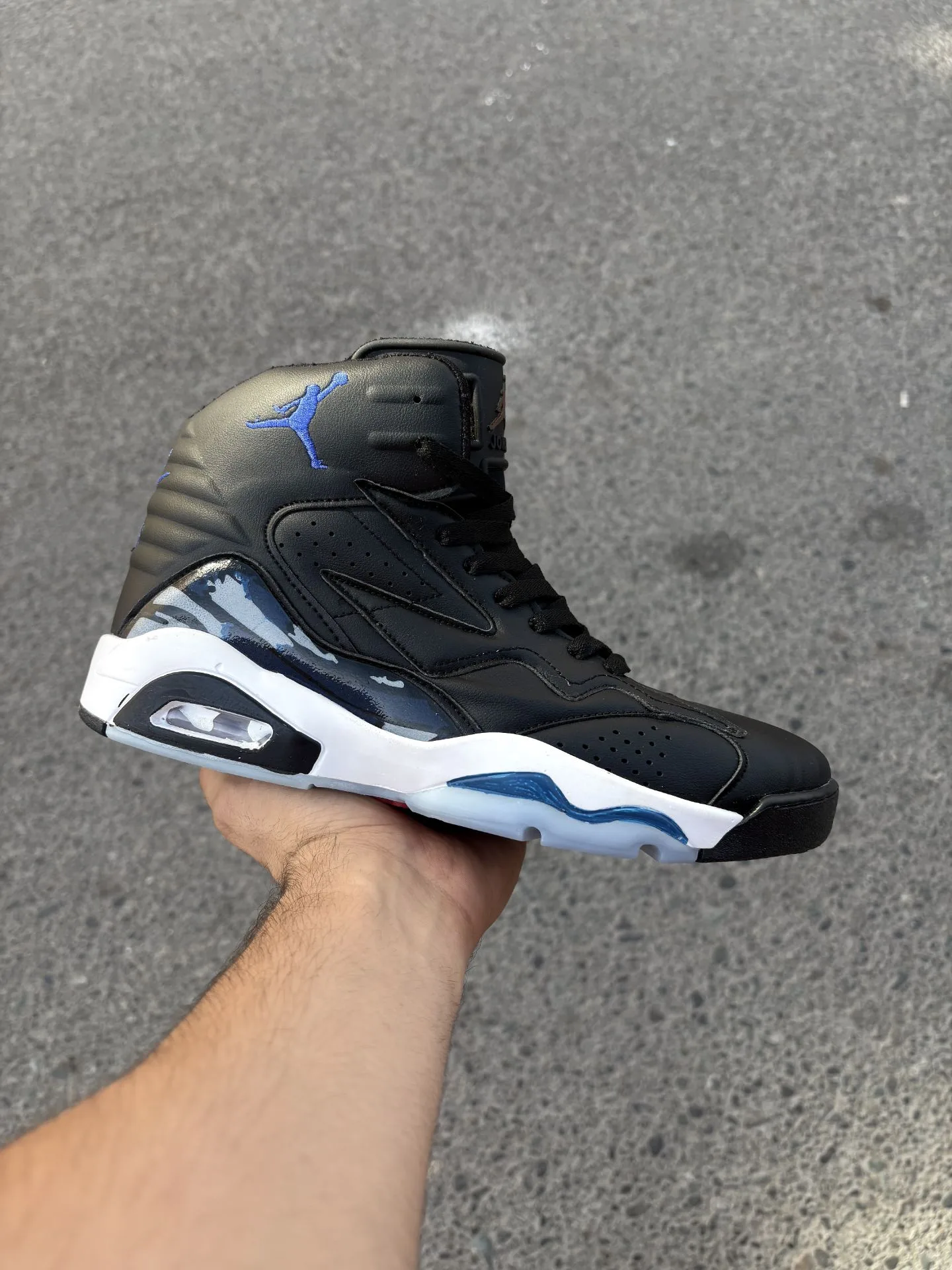 Nike-Jordan-Six-Sneakers-Black-White-Blue-heroshoop.webp کتونی نایک جردن سیکس / مشکی سفید آبی 27111 - تصویر 1