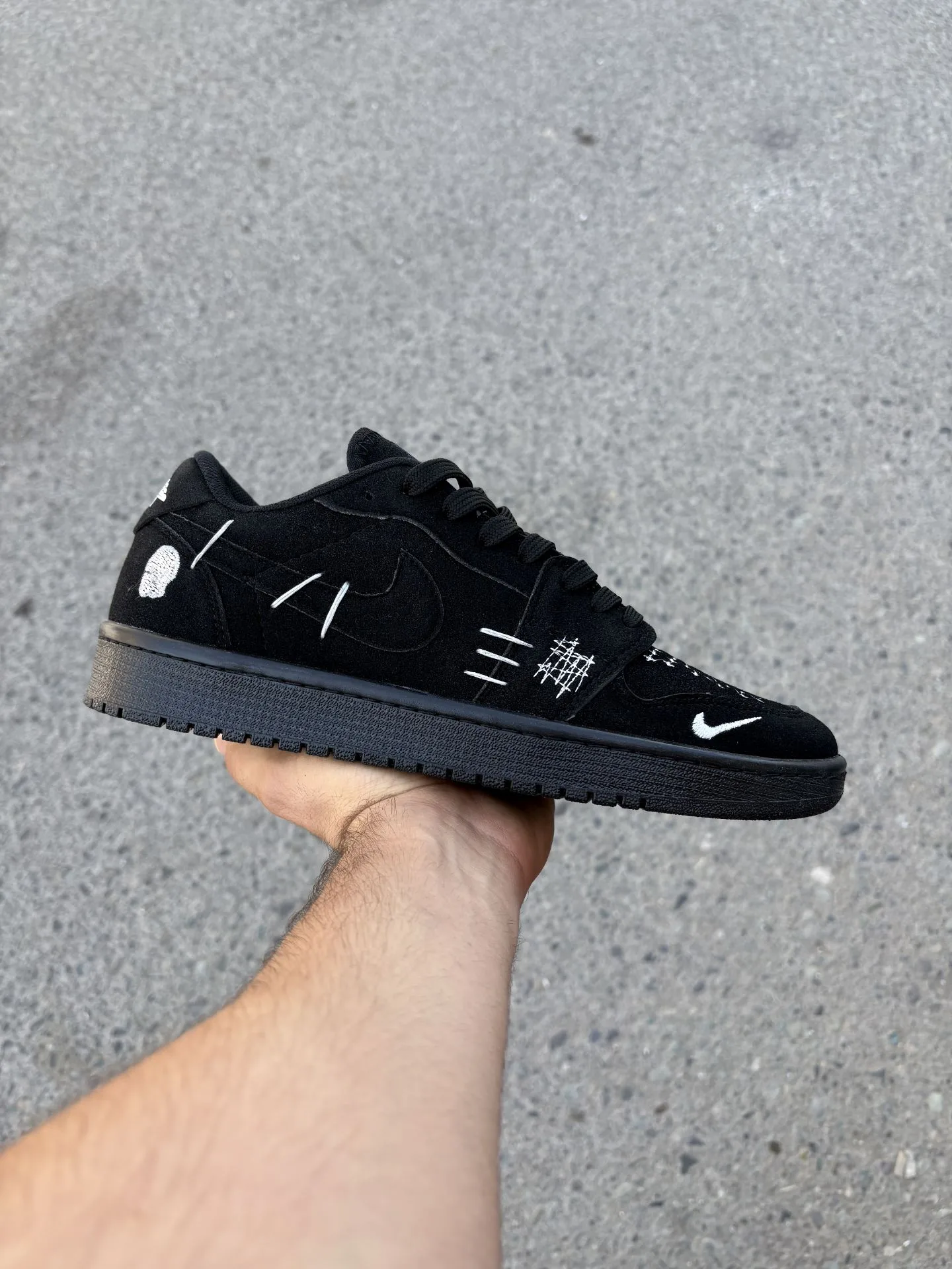 Nike-Voodoo-short-sleeve-sneakers-black-and-white-heroshoop.webp کتونی نایک وودو ساق کوتاه / رنگ مشکی سفید 4057 - تصویر 1